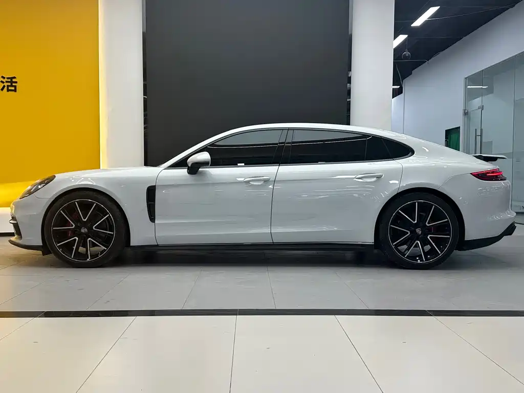 Porsche Panamera 2018 — фото 2