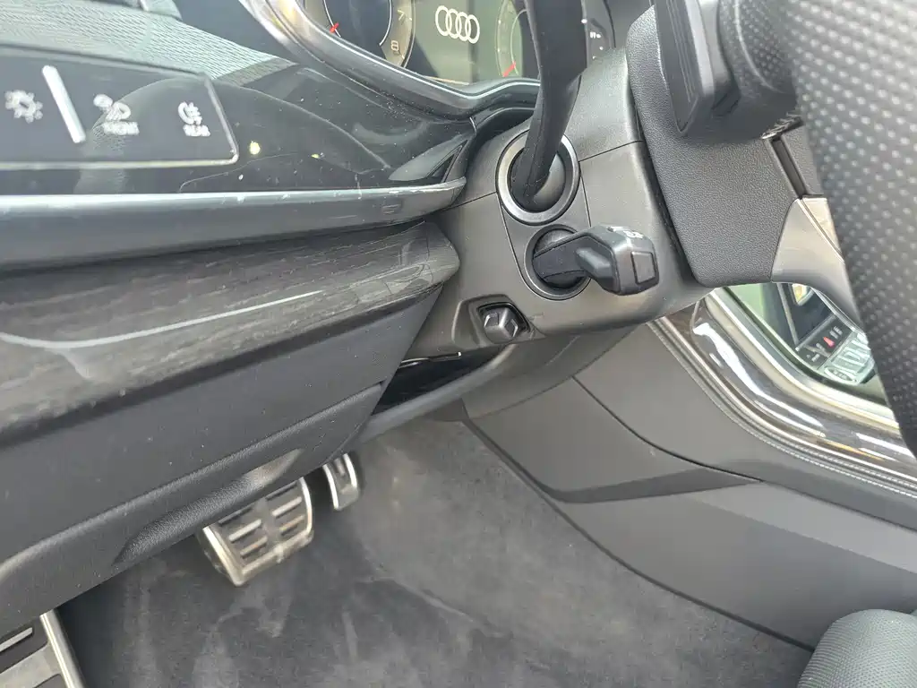 Audi Q8 2021 — фото 12