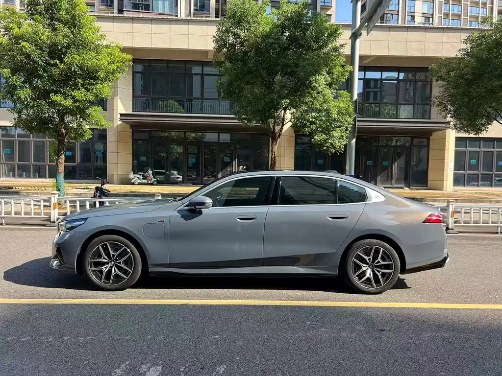 BMW i5 2024 — фото 4