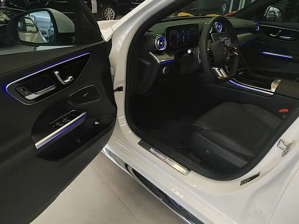 Mercedes-Benz C-Class 2025 — фото 16