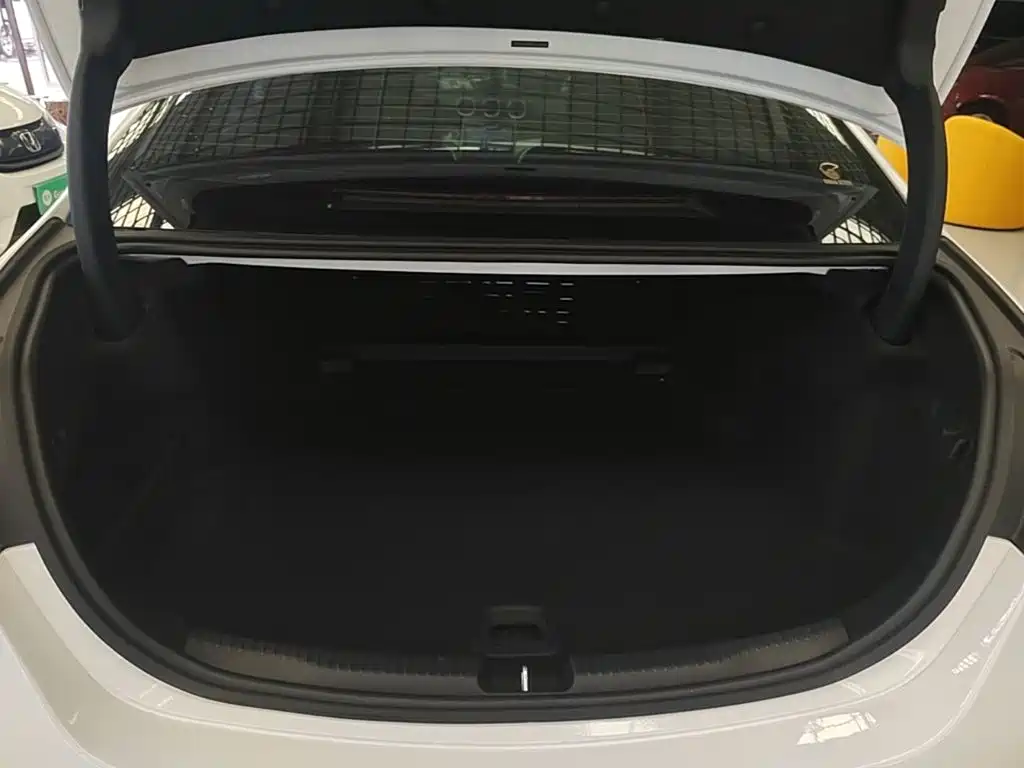 Mercedes-Benz C-Class 2025 — фото 19