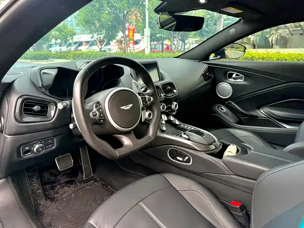 Aston Martin V8 Vantage 2023