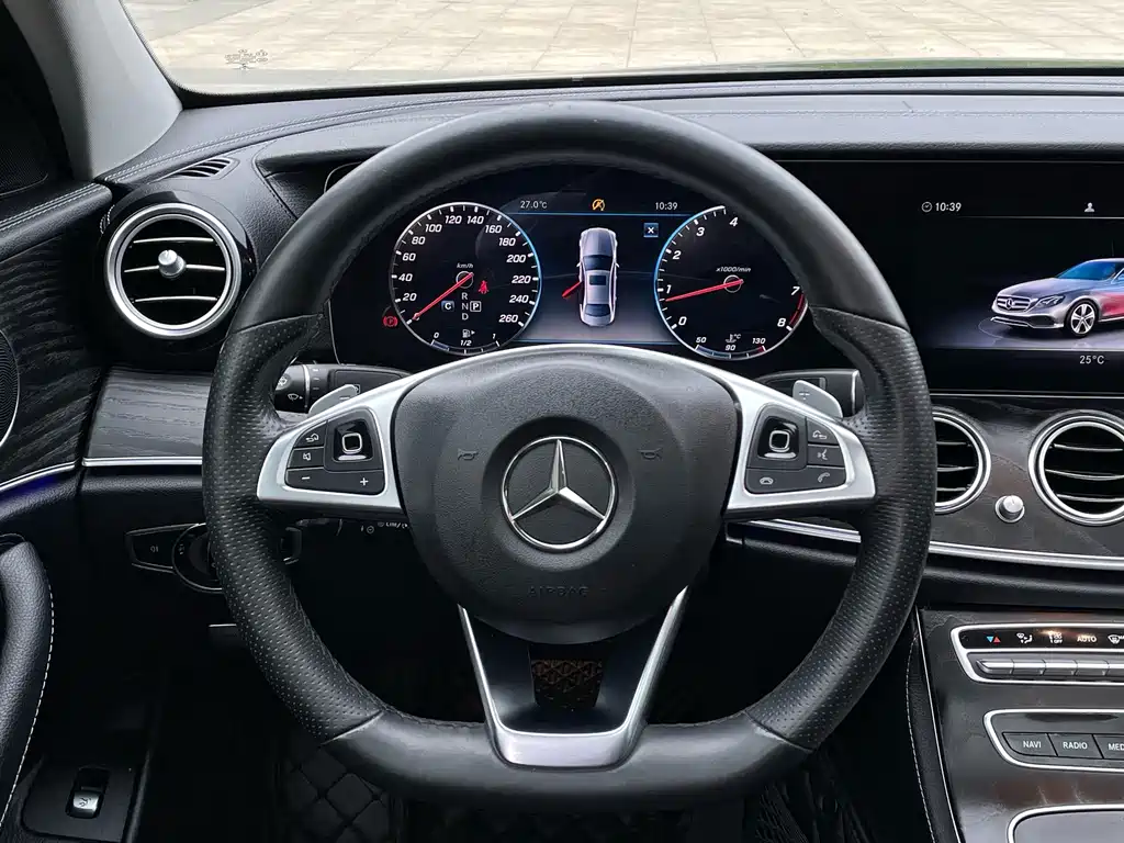 Mercedes-Benz E-Class 2018 — фото 20