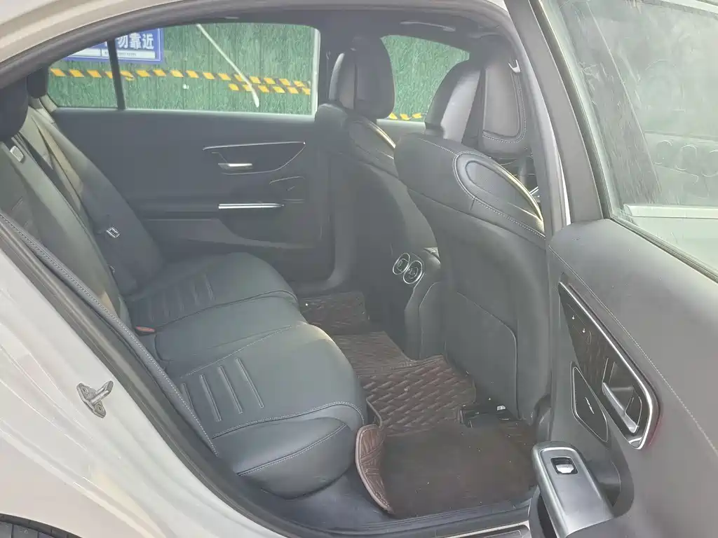 Mercedes-Benz C-Class 2023 — фото 13