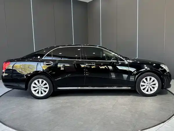 Toyota Crown 2010