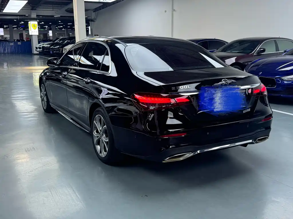Mercedes-Benz E-Class 2021 — фото 16