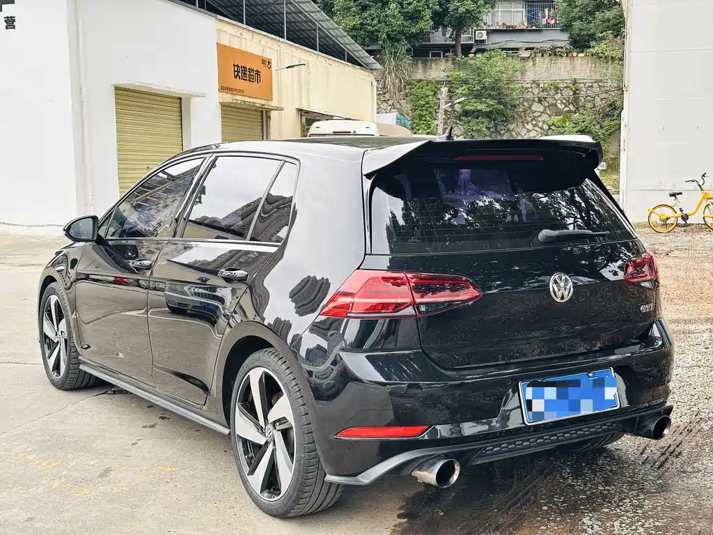 Volkswagen Golf GTI 2018 — фото 10