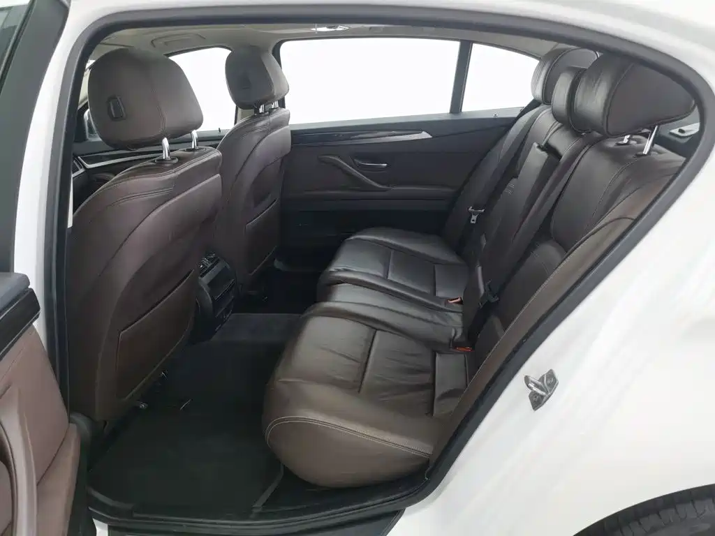 BMW 5 Series 2015 — фото 15