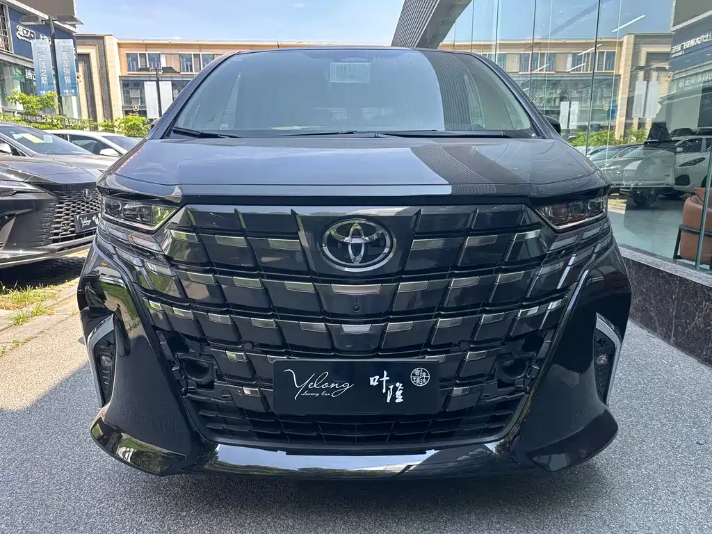 Toyota Alphard — фото 2