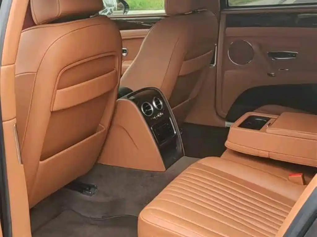 Bentley Flying Spur 2018 — фото 10
