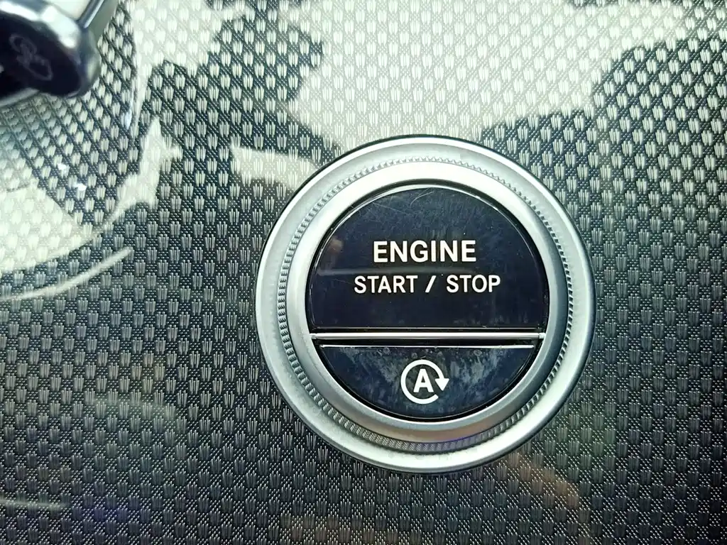 Mercedes-Benz C-Class 2025 — фото 12