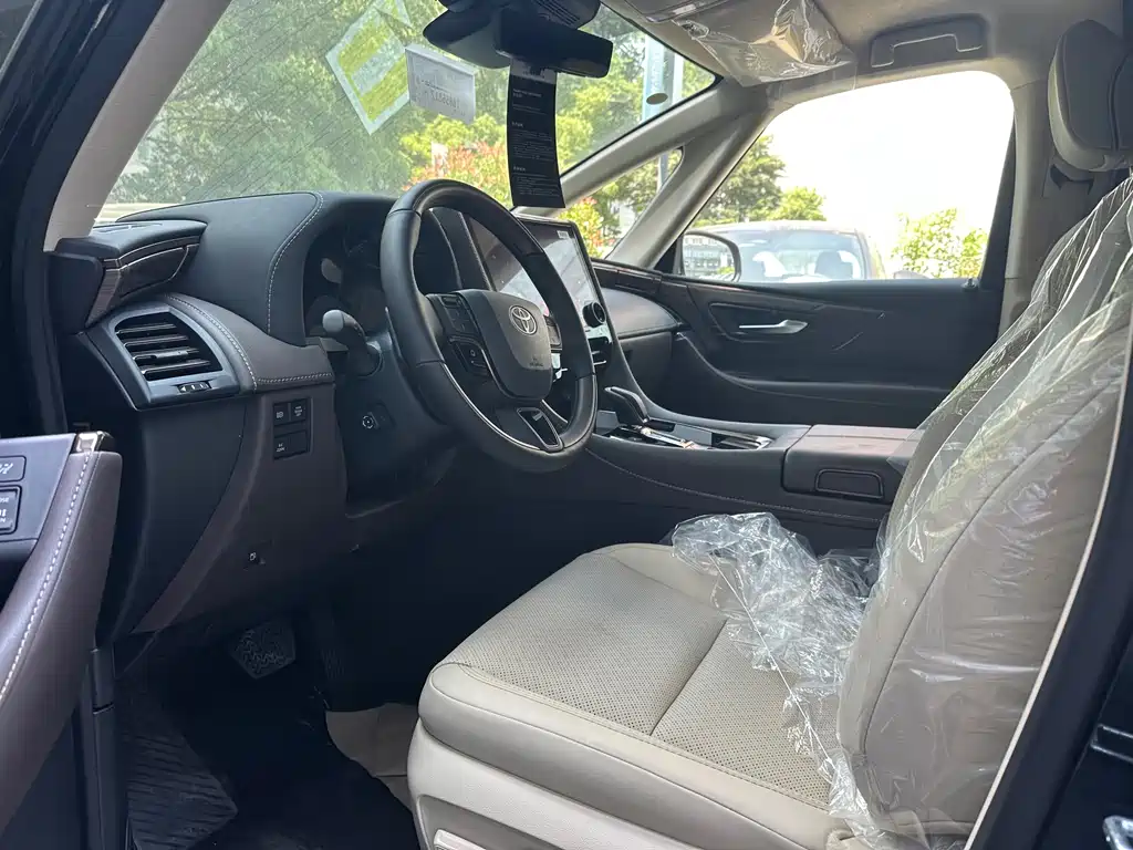 Toyota Alphard — фото 4