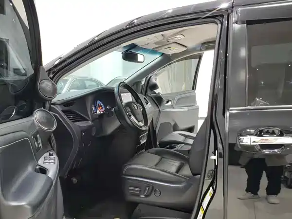 Toyota Sienna 2016