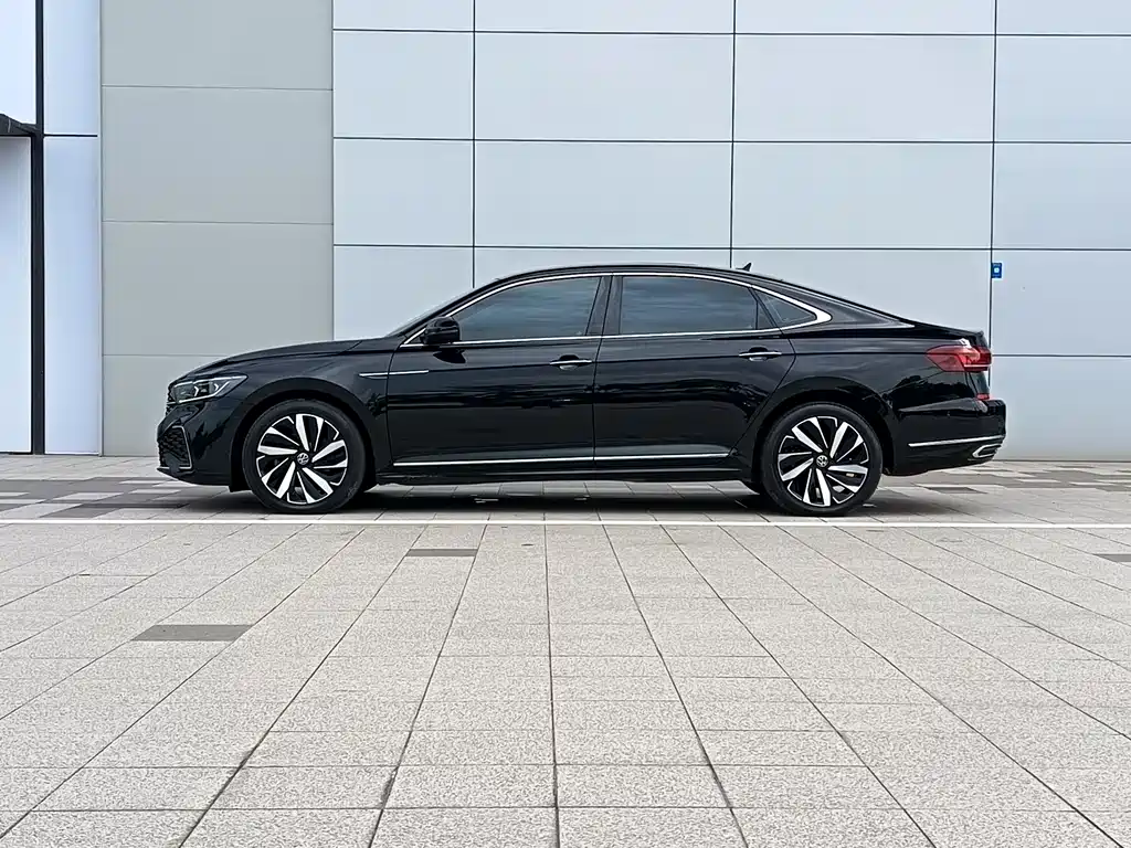 Volkswagen Passat 2022 — фото 23