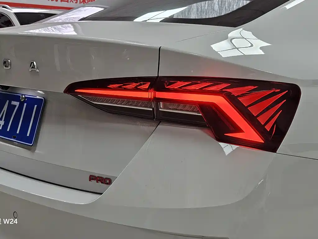 Skoda Octavia 2023 — фото 3