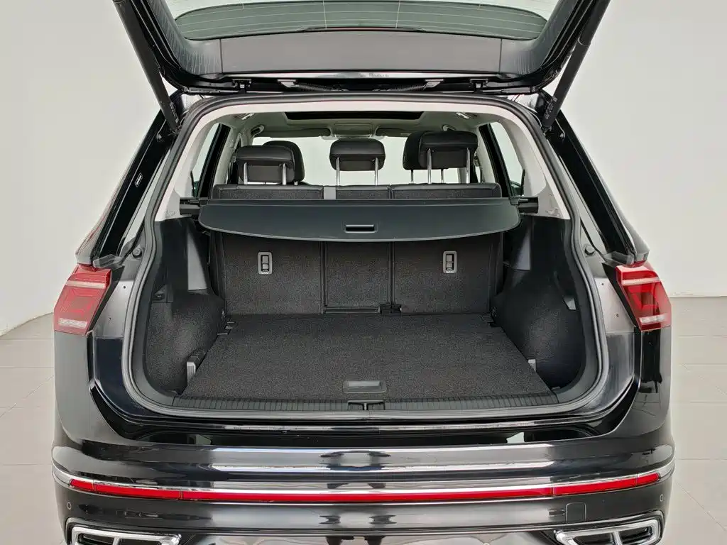 Volkswagen Tiguan L 2023 — фото 16