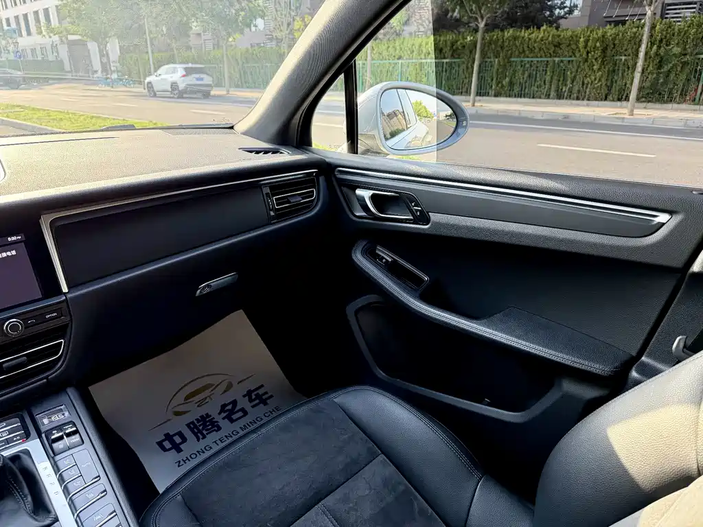 Porsche Macan 2019 — фото 10