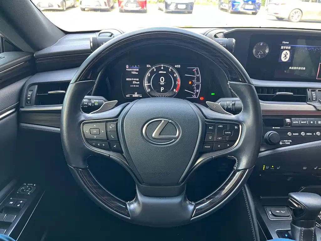 Lexus ES 2020 — фото 15