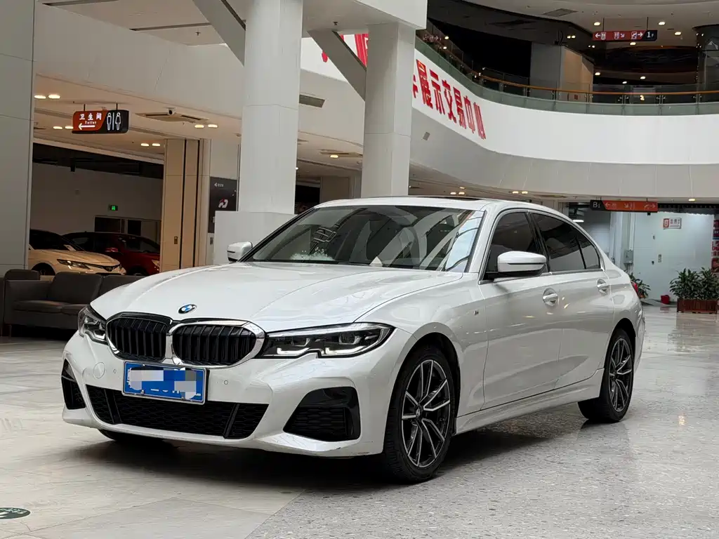 BMW 3 Series 2022 — фото 1
