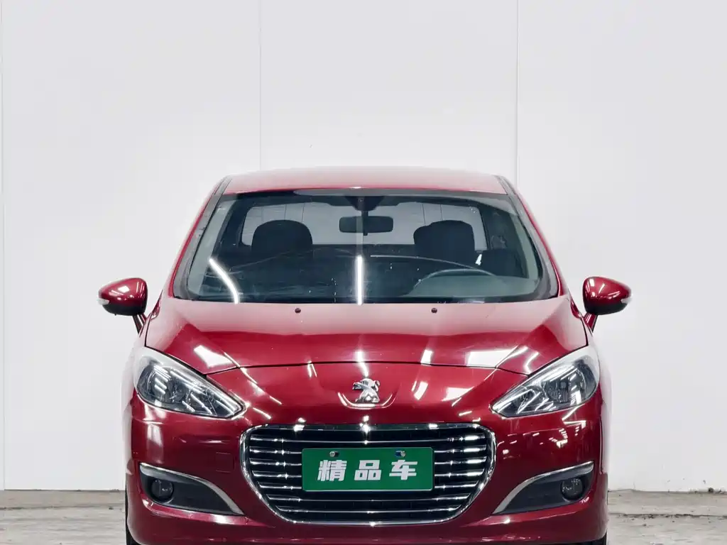 Peugeot 308 2012 — фото 2