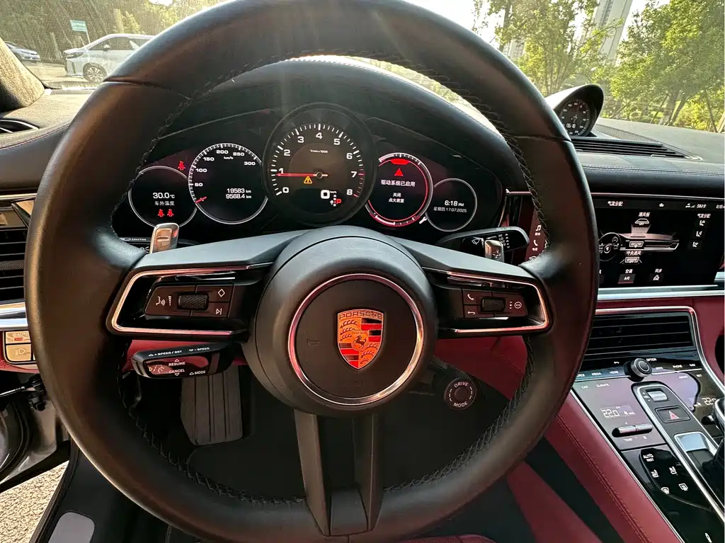 Porsche Panamera 2021