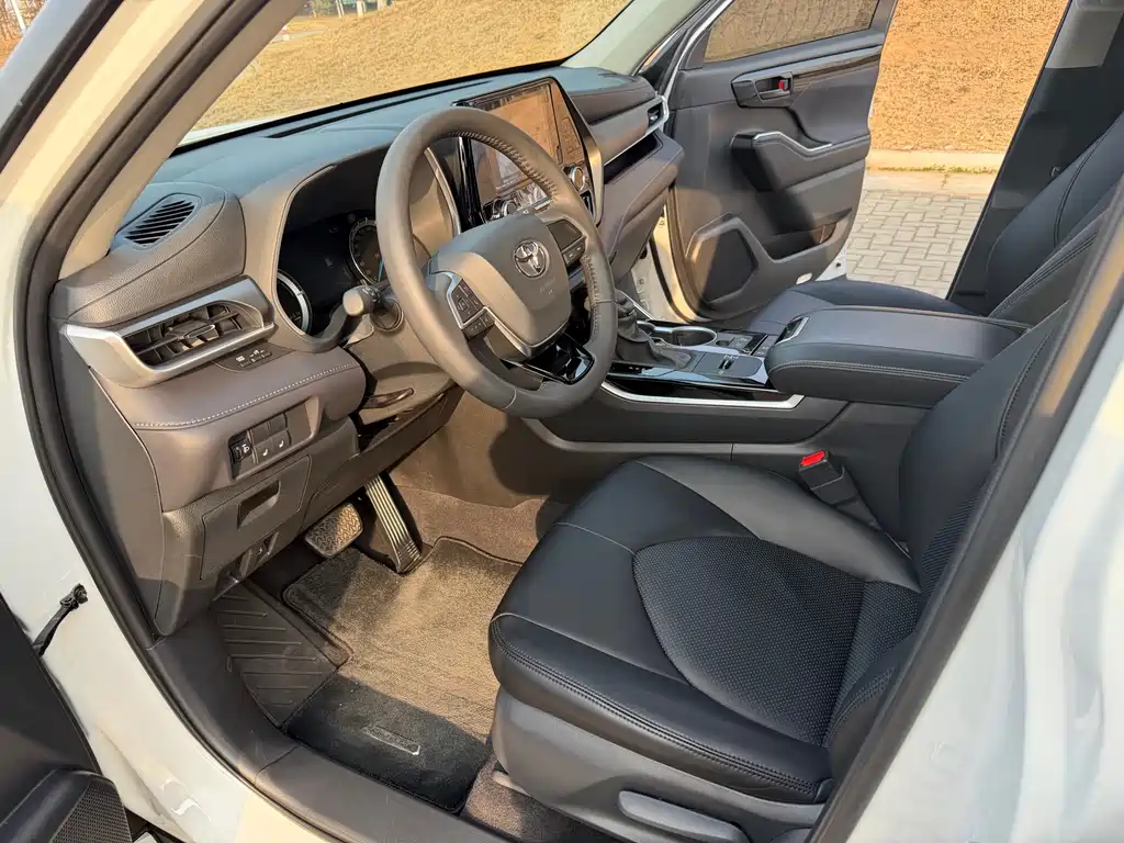 Toyota Highlander 2024 — фото 12
