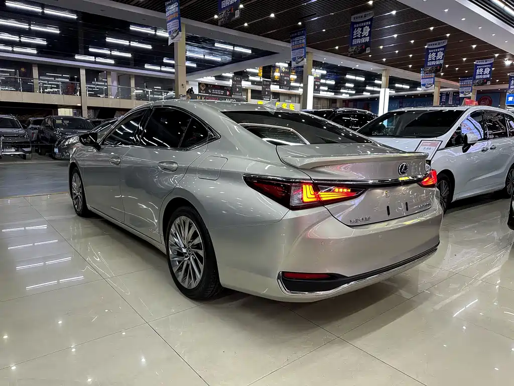 Lexus ES 2020 — фото 9