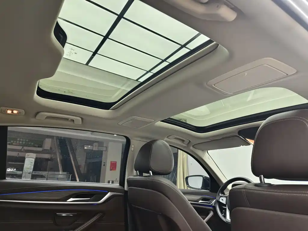 BMW 5 Series 2019 — фото 10