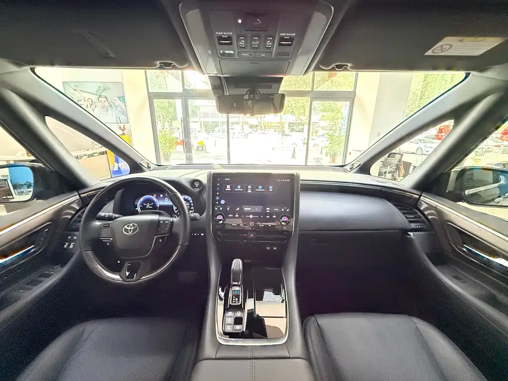Toyota Alphard 2023 — фото 10