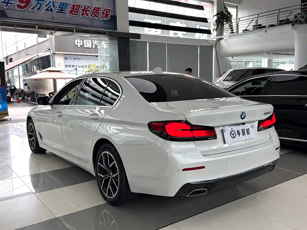 BMW 5 Series 2022 — фото 16