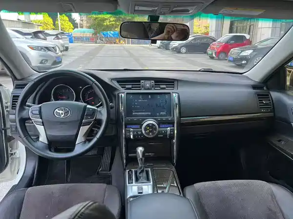 Toyota Reiz 2013