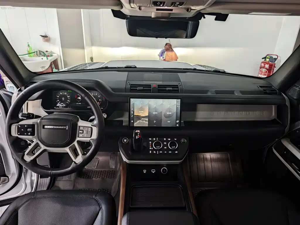 Land Rover Defender 2022 — фото 13
