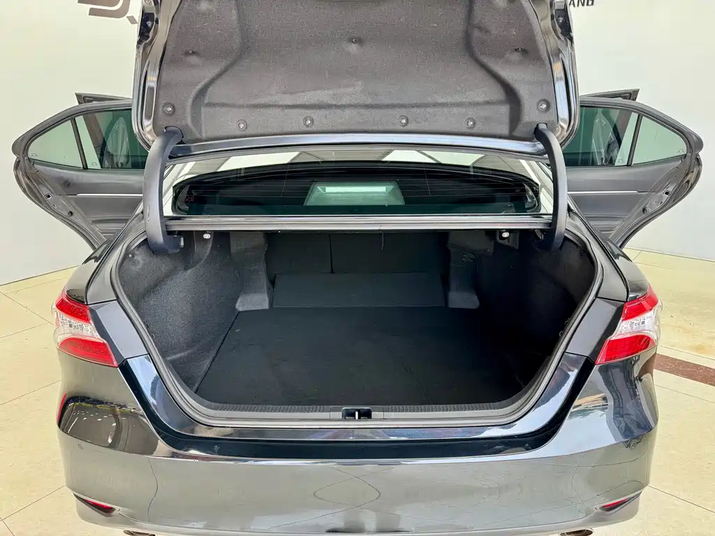Toyota Camry 2023 — фото 24
