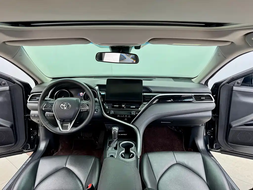 Toyota Camry 2023 — фото 19