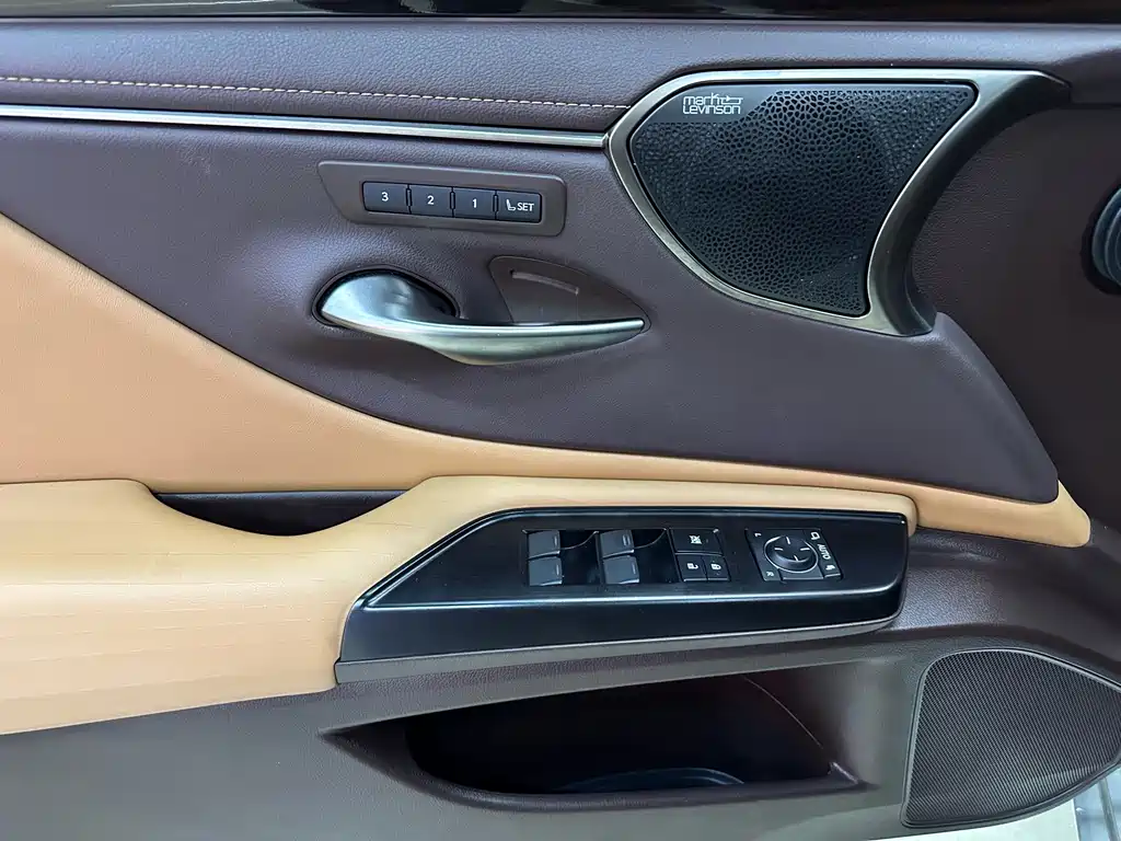 Lexus ES 2020 — фото 19