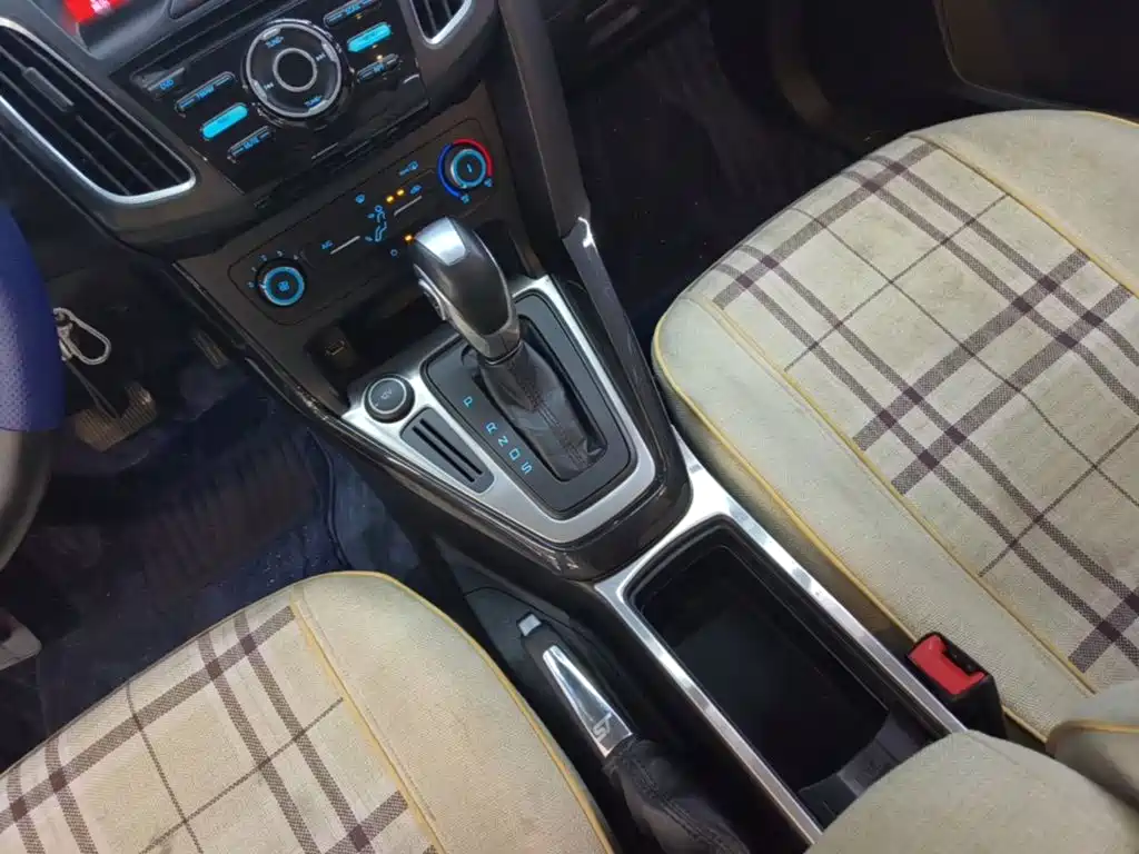 Ford Focus 2019 — фото 14