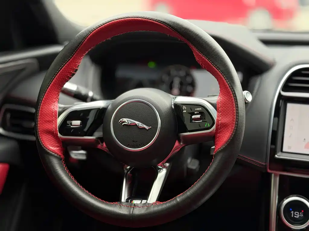 Jaguar XEL 2022 — фото 12