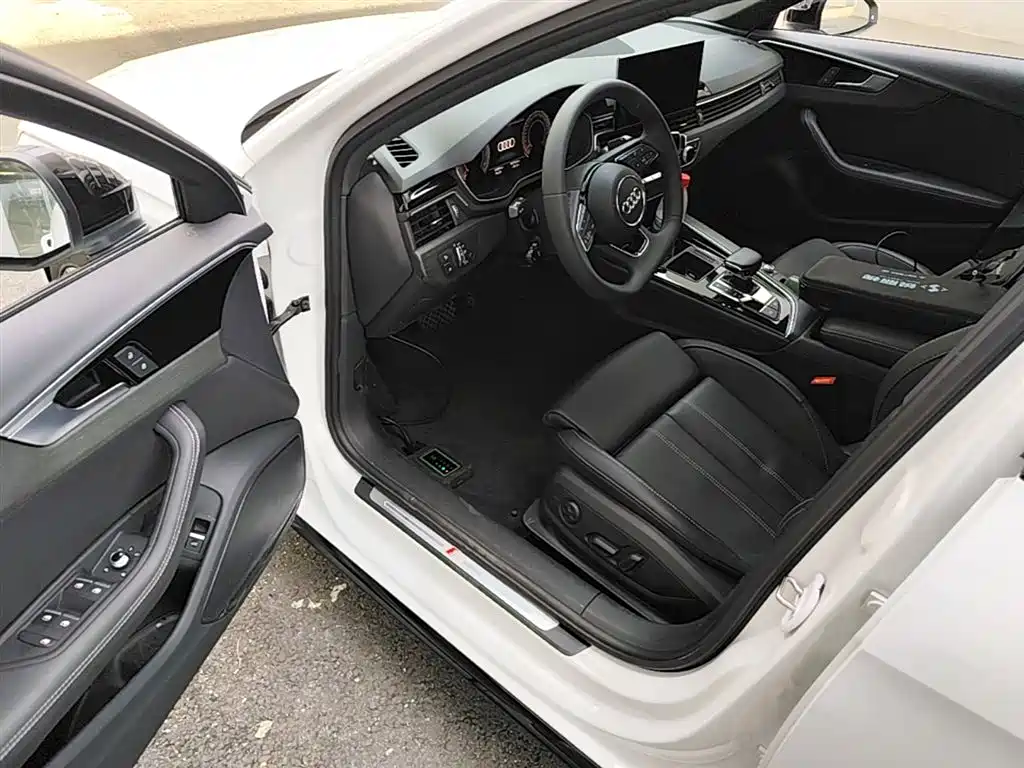 Audi A4L 2023 — фото 16
