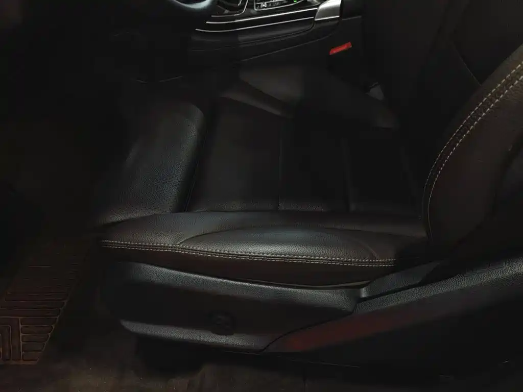 Mercedes-Benz GLC 2017 — фото 20