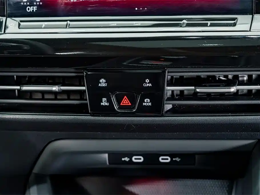 Volkswagen Golf GTI 2025 — фото 12