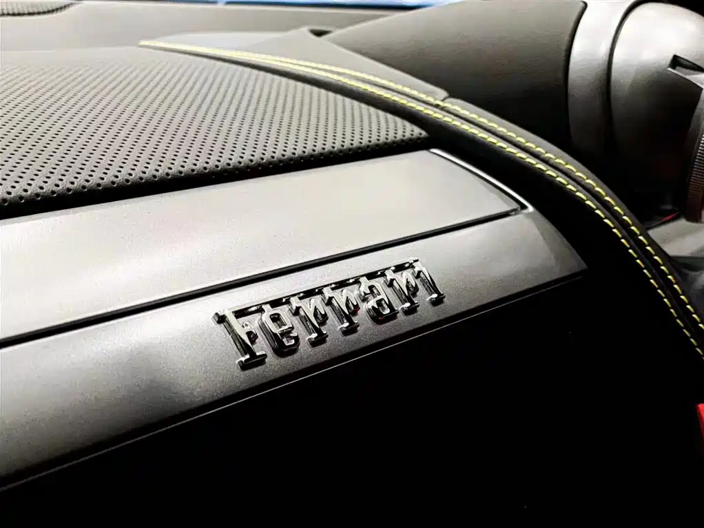 Ferrari GTC4Lusso 2018 — фото 11