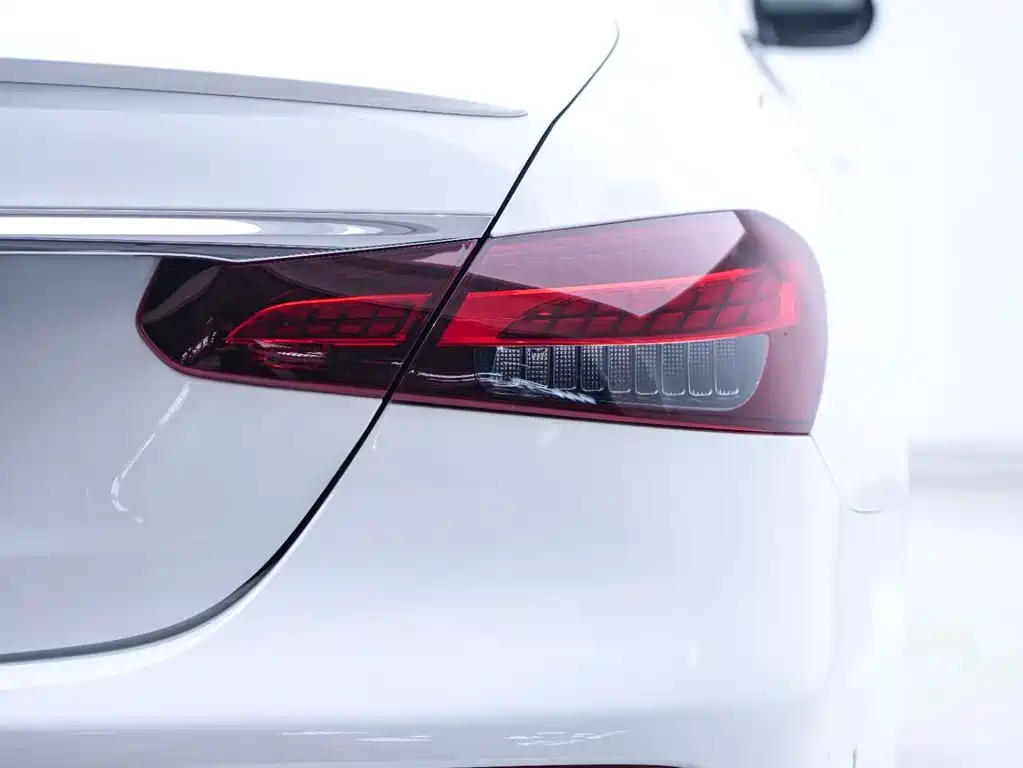 Mercedes-Benz E-Class 2020 — фото 18
