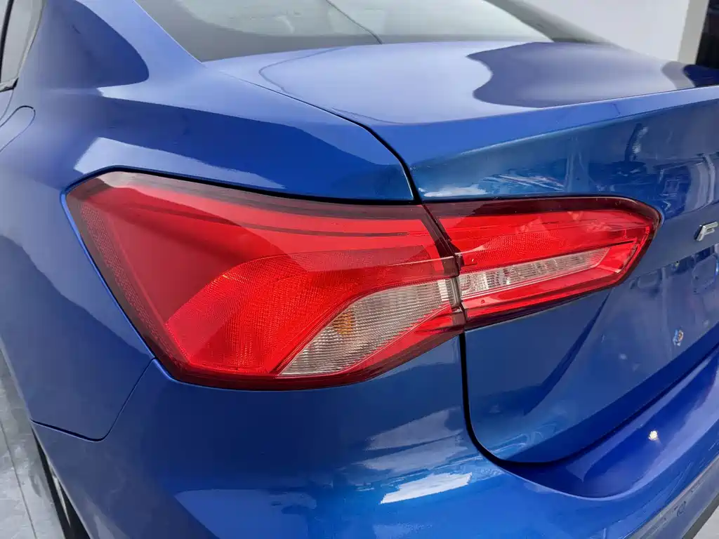 Ford Focus 2018 — фото 7