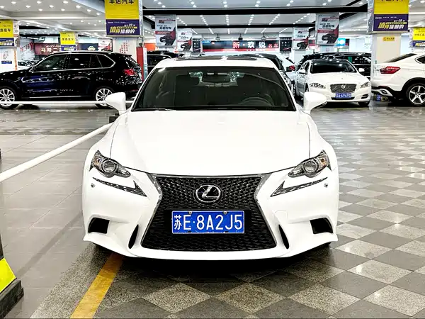 Lexus IS 2014