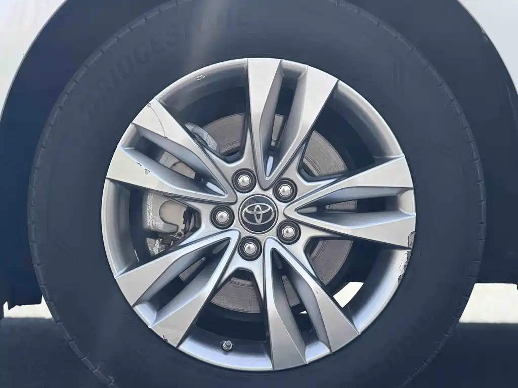 Toyota Sienna 2022 — фото 15