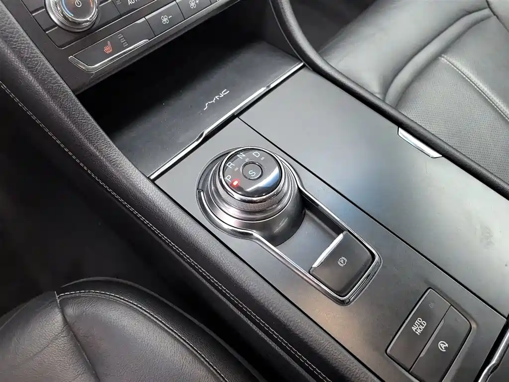 Ford Taurus 2017 — фото 13