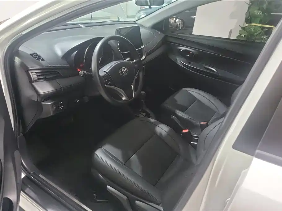 Toyota Yaris L 2022 — фото 9