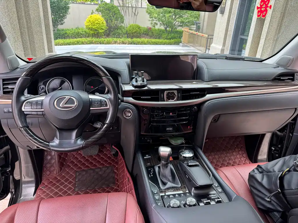 Lexus LX 2020 — фото 10