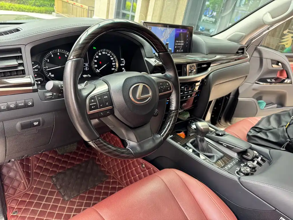 Lexus LX 2020 — фото 18