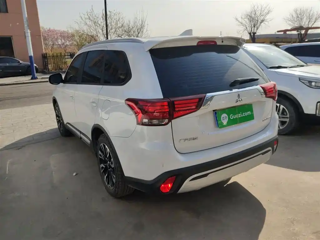 Mitsubishi Outlander 2020 — фото 23